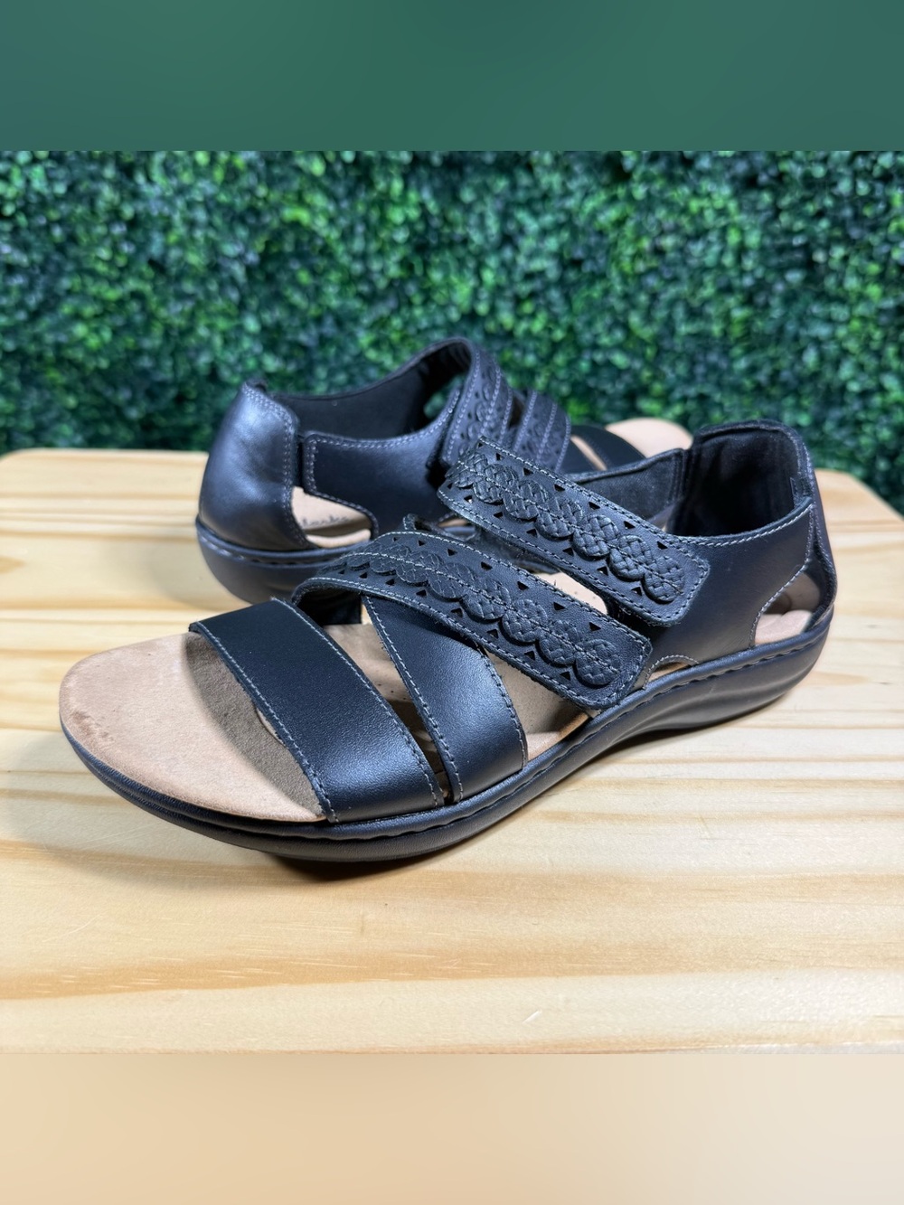 Clarks Collection Women’s 6.5 Black Leather Comfort Walking Sandals